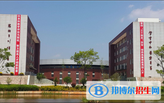云南的衛(wèi)校2016不是應屆畢業(yè)生可以嗎
