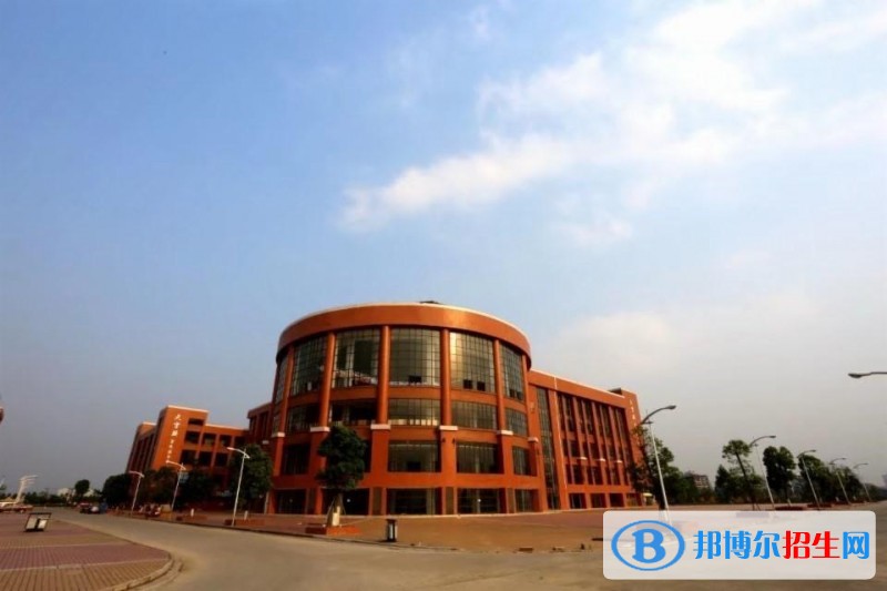 廣西中專鐵路學(xué)?？梢钥即髮? width=
