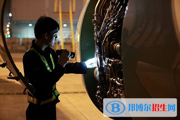 江蘇省鐵路學(xué)校有什么專業(yè)適合男生