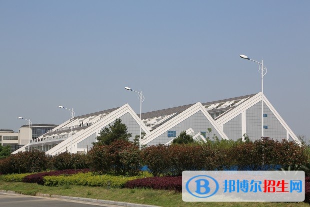 廣西初中生學鐵路學校的學校