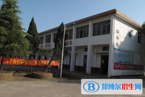 贛州應(yīng)用技術(shù)職業(yè)學(xué)校2020年招生辦聯(lián)系電話