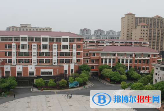 江西工商技工學(xué)校2020年招生辦聯(lián)系電話