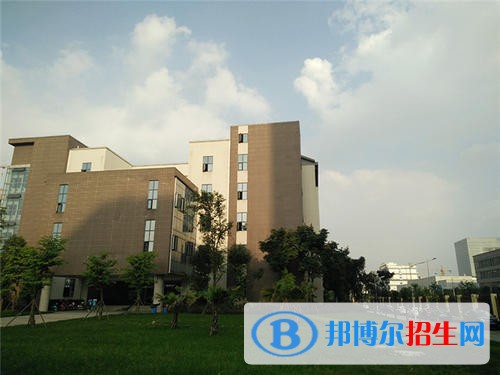 東興區(qū)東方科技職業(yè)技術(shù)學(xué)校2020年報(bào)名條件、招生要求、招生對(duì)象