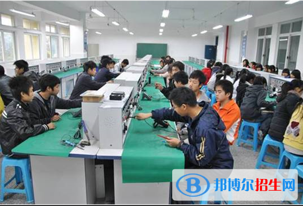 麻城工業(yè)學校3