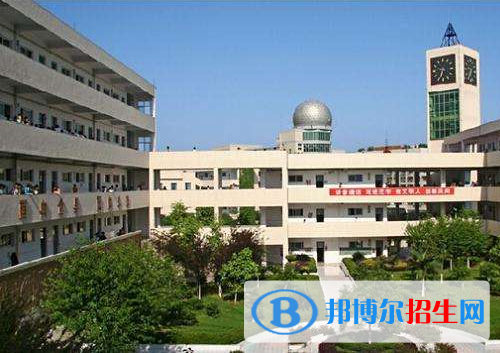 重慶萬州電子信息工程學(xué)校2020年報名條件、招生要求、招生對象