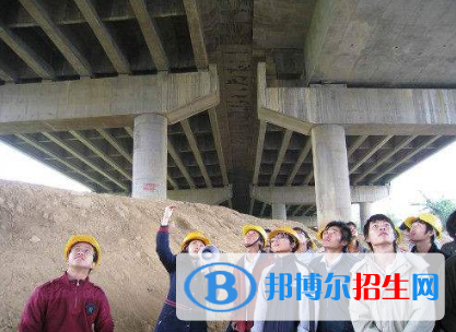 廣西2020年男生上鐵路學(xué)校學(xué)什么專(zhuān)業(yè)好