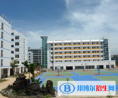 重慶萬州三峽服裝藝術學校怎么樣、好不好