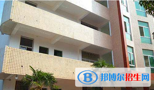 重慶華繡服裝中等專業(yè)學(xué)校怎么樣、好不好