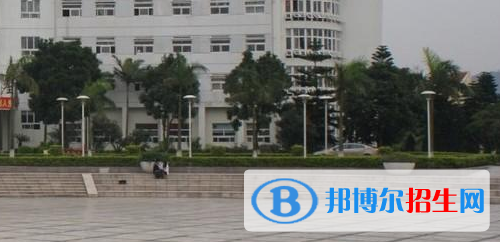 重慶商務(wù)高級技工學(xué)校2020年報名條件、招生要求、招生對象