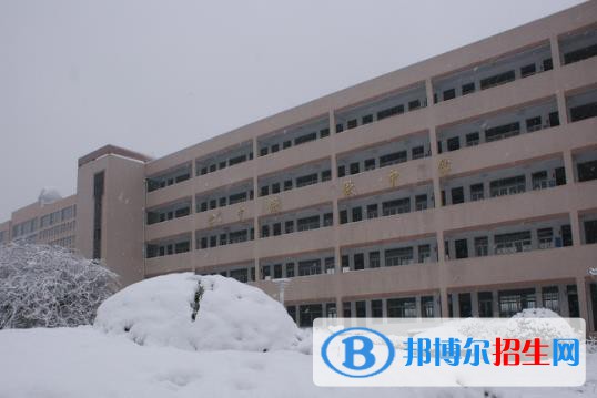 海鹽縣商貿(mào)學(xué)校2020年招生辦聯(lián)系電話