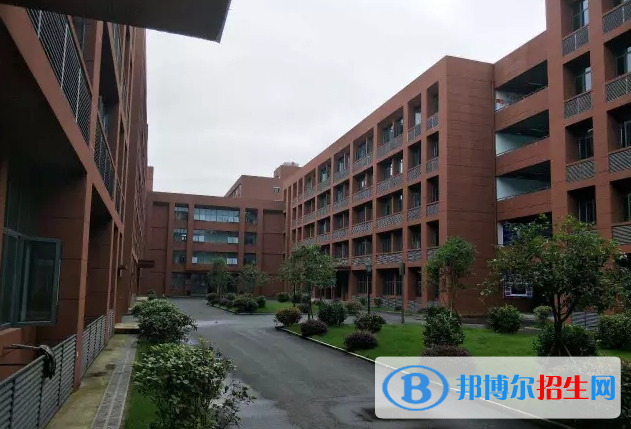 重慶人文藝術職業(yè)學校地址在哪里