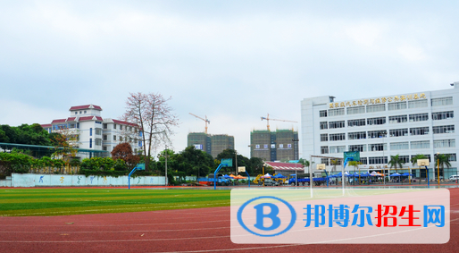廣西交通技師學(xué)院2020年招生辦聯(lián)系電話 