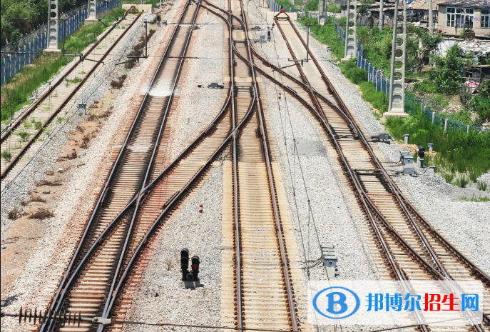 湖北2020年鐵路學校中專升大專考什么