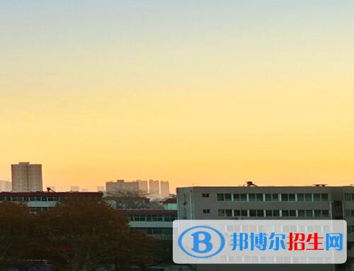 新鄉(xiāng)職業(yè)教育中心2021年招生辦聯(lián)系電話(huà)