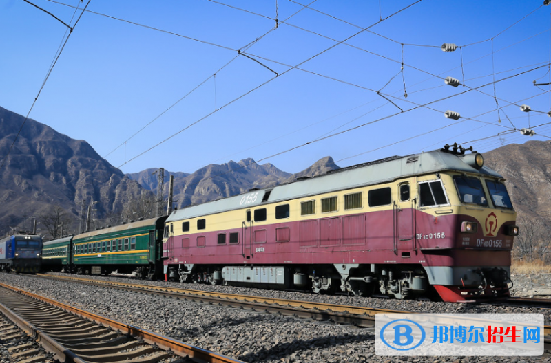湖北2020年鐵路學(xué)校和幼師哪個好