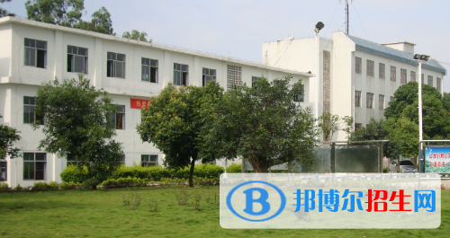 合山職業(yè)技術(shù)學(xué)校2020年報名條件、招生要求、招生對象