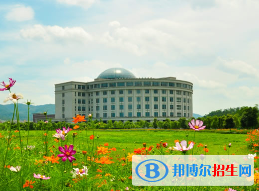 武漢軍需工業(yè)技工學校2020年招生辦聯(lián)系電話