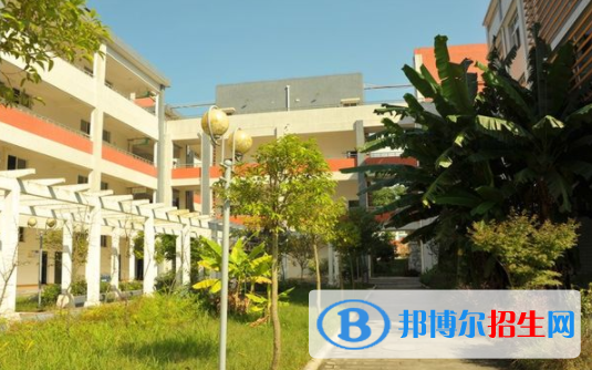 四川鹽亭中學