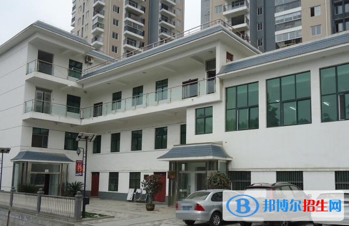 東風(fēng)汽車公司高級技工學(xué)校6