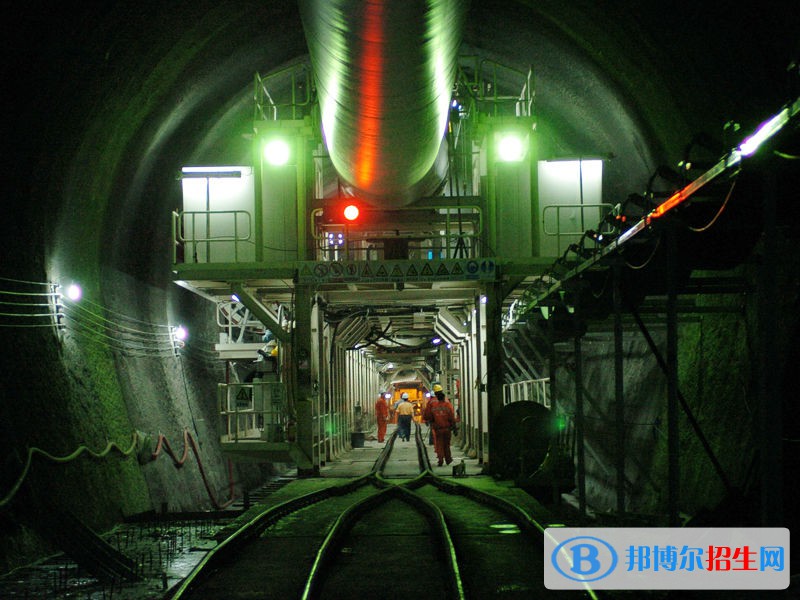 成都2020年中專鐵路學(xué)校可以考大專嗎