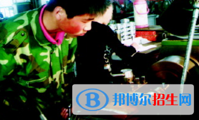天水岷山技工學(xué)校2020年學(xué)費(fèi)、收費(fèi)多少