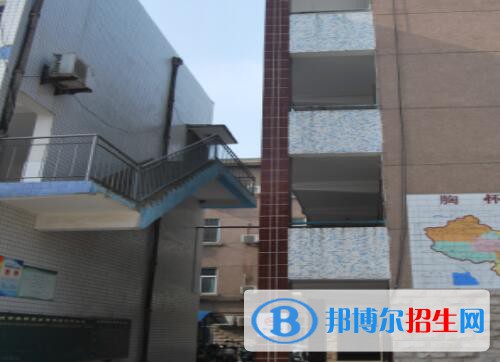 鄭州經(jīng)濟(jì)貿(mào)易學(xué)校地址在哪里