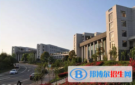 隨州機(jī)電工程學(xué)校5