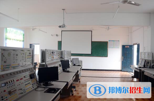 來(lái)鳳中等職業(yè)技術(shù)學(xué)校地址在哪里