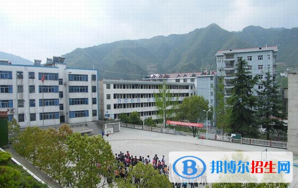 ?？德毥讨行膶W(xué)校2020年招生辦聯(lián)系電話