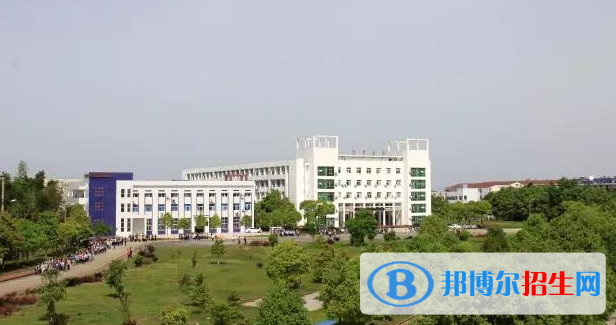 赤壁機電信息技術學校2