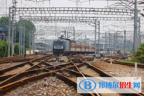 成都2020年女生上什么鐵路學校比較好