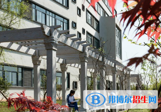 蕪湖醫(yī)藥衛(wèi)生學(xué)校年報(bào)名條件、招生要求、招生對(duì)象