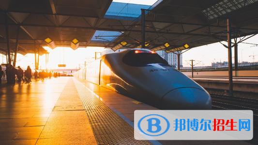成都2020年鐵路學校中專升大?？际裁? width=