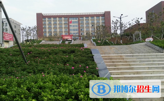 平頂山中醫(yī)藥學(xué)校2021年報(bào)名條件、招生要求、招生對(duì)象