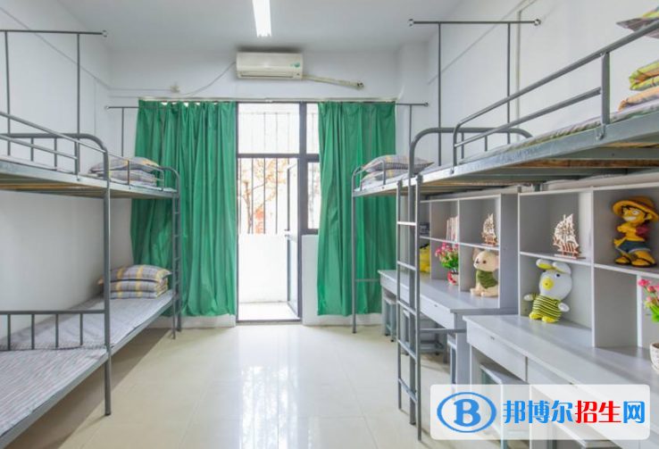 洛陽(yáng)綠業(yè)信息中等專業(yè)學(xué)校2021年宿舍條件
