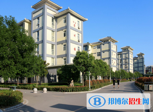 亳州中藥科技學(xué)校2020年招生辦聯(lián)系電話