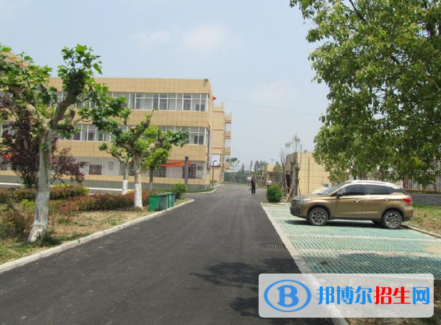 阜陽經(jīng)貿(mào)旅游學(xué)校2020年報(bào)名條件、招生要求、招生對(duì)象