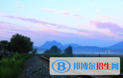 武漢2020年去讀鐵路學(xué)校學(xué)什么對(duì)以后好一點(diǎn)