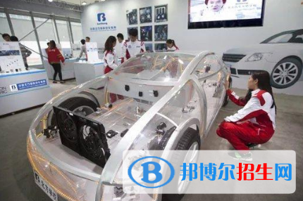 重慶2022年女生讀汽修學(xué)校好不好