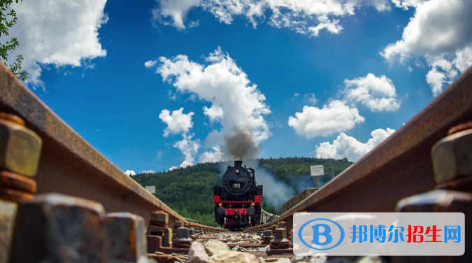 六盤水2020年男生讀鐵路學(xué)校學(xué)什么好