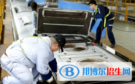 白銀2020年職高好還是鐵路學校好