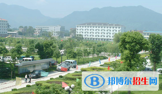 安吉上墅私立高級(jí)中學(xué)網(wǎng)站網(wǎng)址