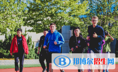 大連美國國際學(xué)校初中部2020年報名條件、招生要求、招生對象