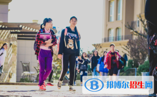 大連美國國際學校初中部2020年招生辦聯(lián)系電話