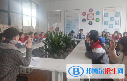 貴陽(yáng)觀山湖中鐵置業(yè)中加學(xué)校初中部2020年招生辦聯(lián)系電話