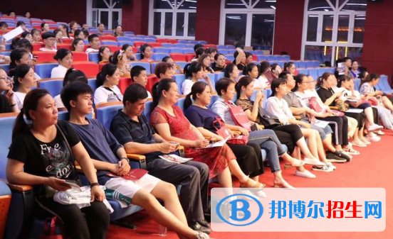 愛博倫國際公學(xué)初中部2020年學(xué)費、收費多少