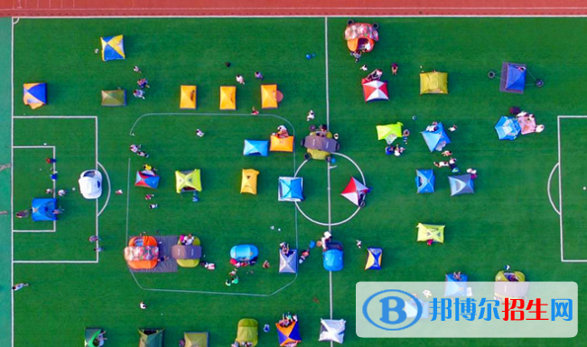 青島銀河學校初中部2020年學費、收費多少