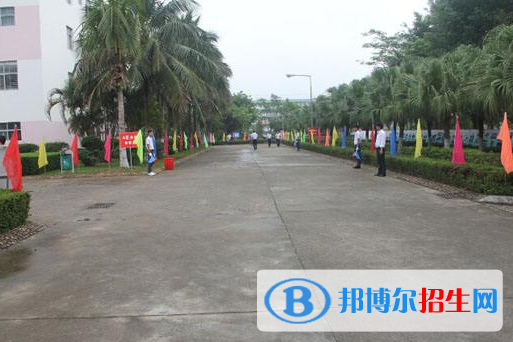 洪湖高級(jí)技工學(xué)校3