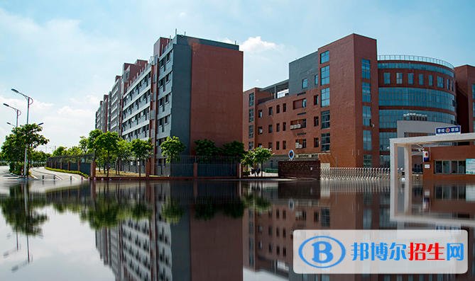 南海外國語學(xué)校初中部2020年學(xué)費、收費多少