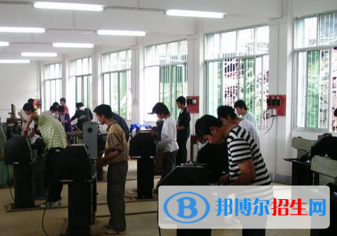 英山衛(wèi)東中等專業(yè)學校5